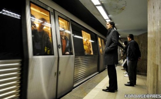 O garnitură de metrou s-a defectat. Trenurile din subteran au avut întârzieri de 20 de minute