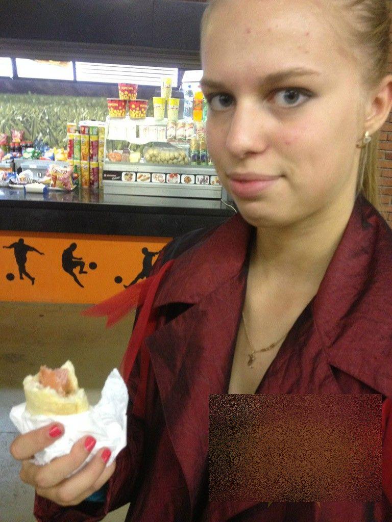 Scandal la Moscova, după apariţia acestor fotografii. Cine este tânăra din imagine şi ce legătură are cu Vladimir Putin 268911