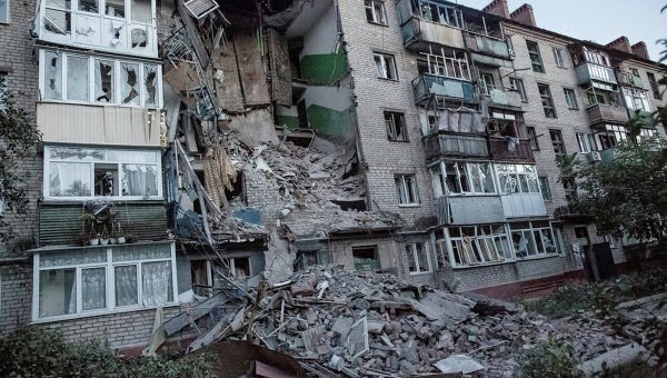 Situaţia a devenit extrem de periculoasă în Ucraina. Bombardamente masive în zona în care s-a prăbuşit avionul malaysian