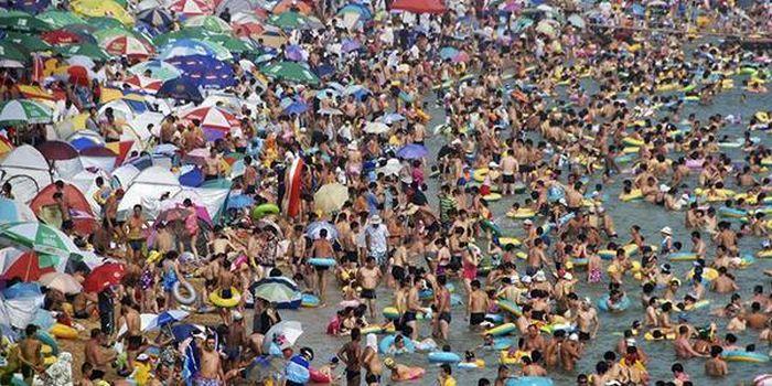 Ce se întâmplă la mare, pe această plajă este de-a dreptul DEZGUSTĂTOR. Ce au ajuns să lase turiştii în urma lor 269561