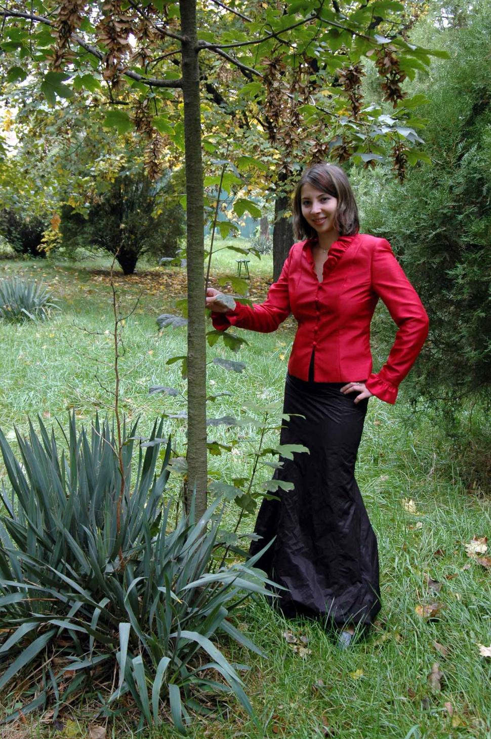 O fabrică de haine din România o îmbracă pe Kate Middleton şi face haine pentru D&amp;G. Ce salarii câştigă angajaţii şi de ce tinerii nu vin la această fabrică 269544