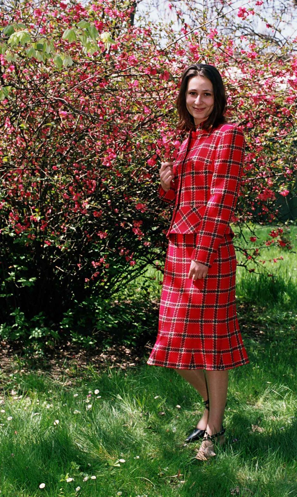 O fabrică de haine din România o îmbracă pe Kate Middleton şi face haine pentru D&amp;G. Ce salarii câştigă angajaţii şi de ce tinerii nu vin la această fabrică 269545