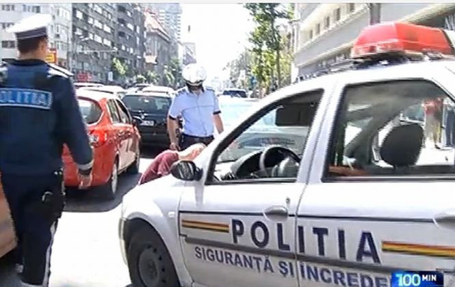 Două maşini de lux şi un autoturism de poliţie, implicate într-un accident în centrul Capitalei