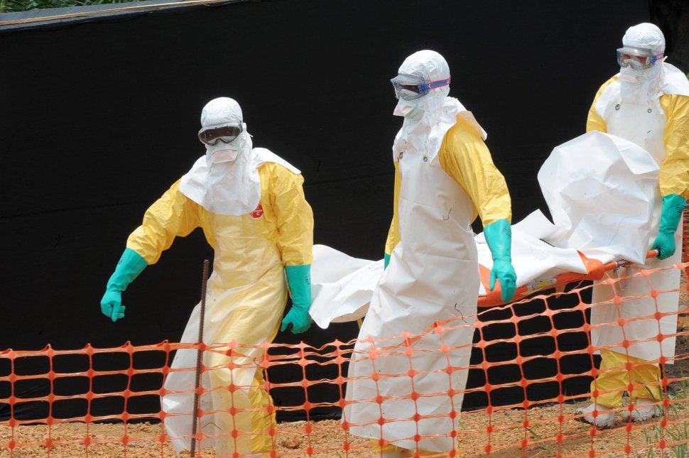 Epidemia de Ebola dă peste cap traficul aerian și competițiile de fotbal în Africa occidentală 