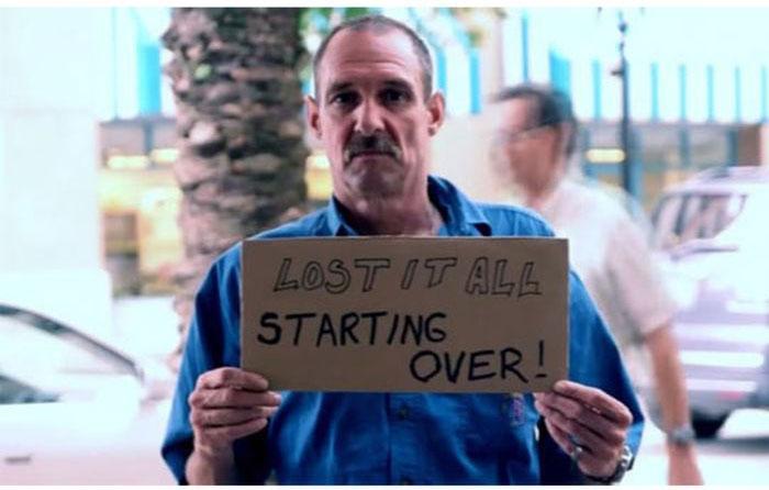 "Am pierdut TOT, dar o iau de la capăt". Poveşti uimitoare de viaţă, scrise pe o bucată de carton 269961