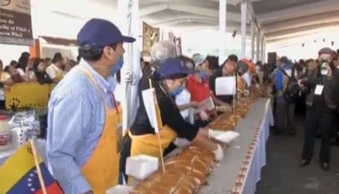 Mexicanii au făcut cel mai lung sandvici din America Latină