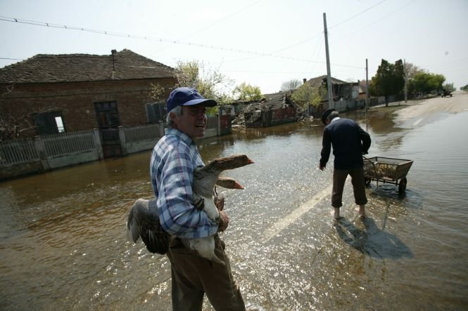 Cod galben de inundaţii pe râuri mici din Mureş, Alba, Sibiu, Cluj şi Bihor