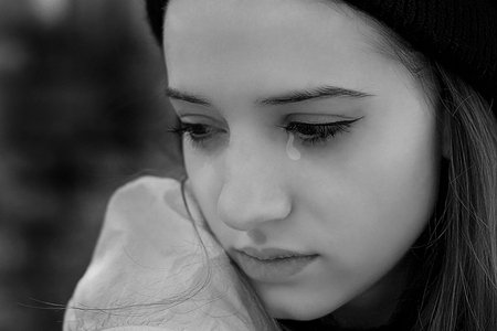 De ce este sănătos să plângi. &quot;Lacrimile reduc stresul&quot;