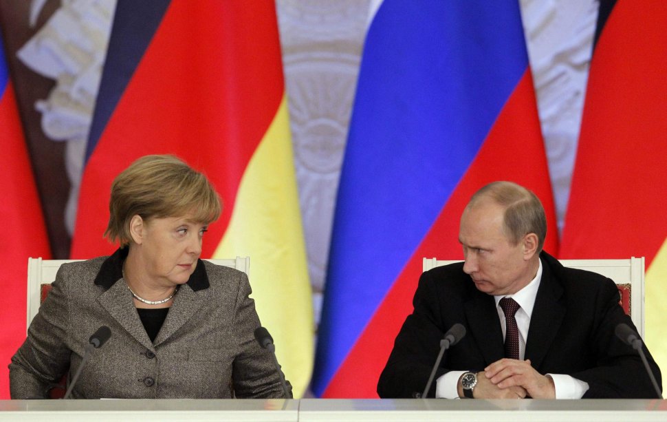 Discuţie telefonică, aseară, între Merkel şi Putin. Ce i-a cerut cancelarul german liderului de la Kremlin