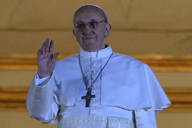 Papa Francisc cere protejarea creştinilor din Irak: Violența nu este niciodată învinsă prin violență, ci prin pace!