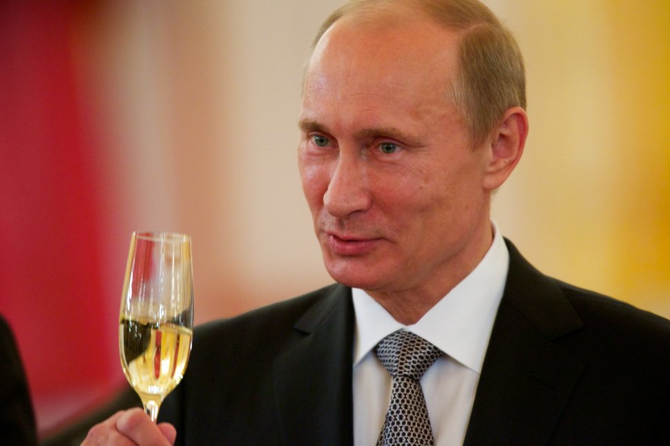 Vladimir Putin pledează pentru intensificarea cooperării economice cu Occidentul, în ciuda sancţiunilor