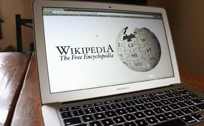 Britanicii au mai multă încredere în Wikipedia, decât în presa locală