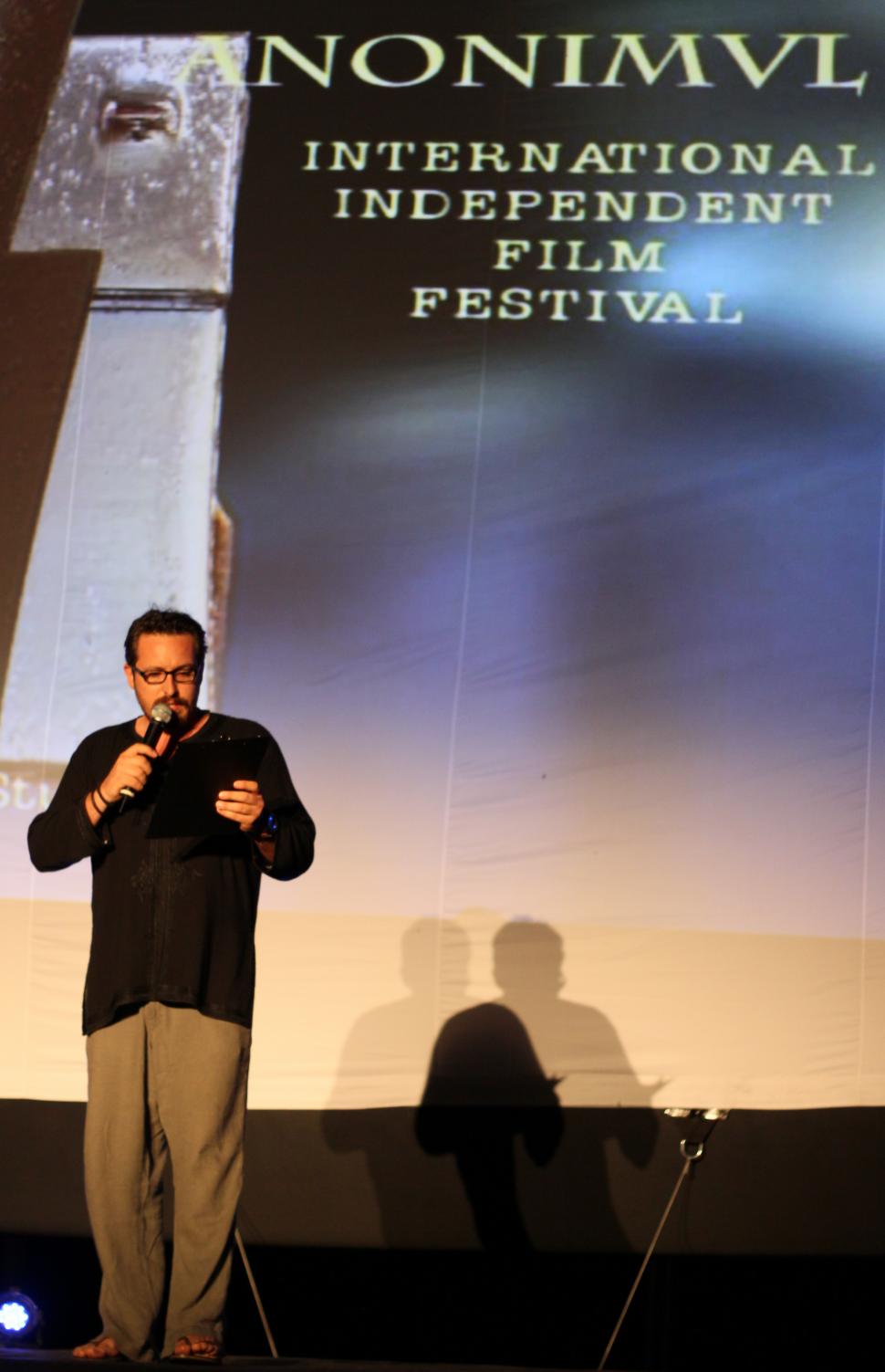 A început cea de-a 11-a ediţie a Festivalului Internațional de Film Independent ANONIMUL   271564