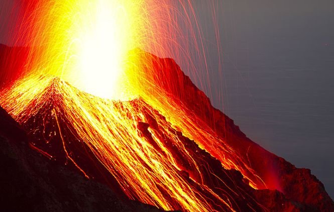 Italia. Vulcanul Stromboli, aflat pe o insulă din Marea Tireniană, a erupt