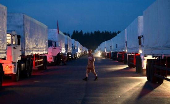 Washingtonul cere controlul camioanelor ruseşti care transportă ajutoare umanitare spre Ucraina