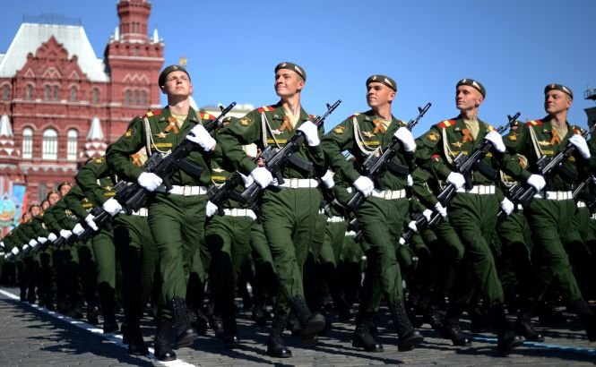 Putin a aprobat formarea unui contingent militar permanent în Crimeea