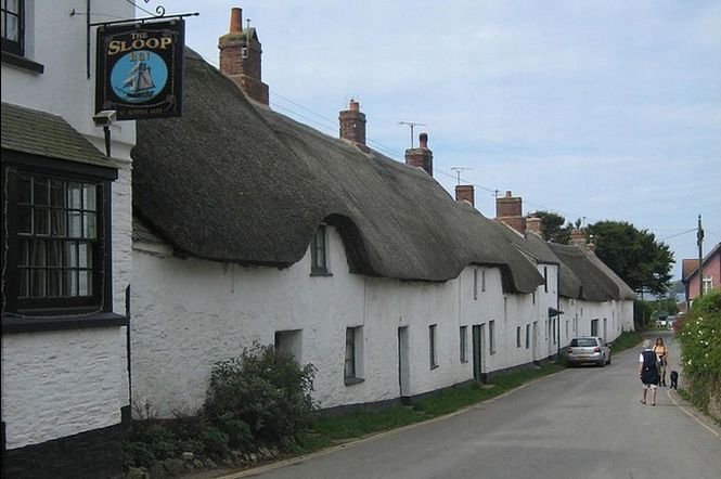 Un sat de pe coasta de sud a Marii Britanii, vândut la preţ mult mai mic decât cel al unei singure case în Londra