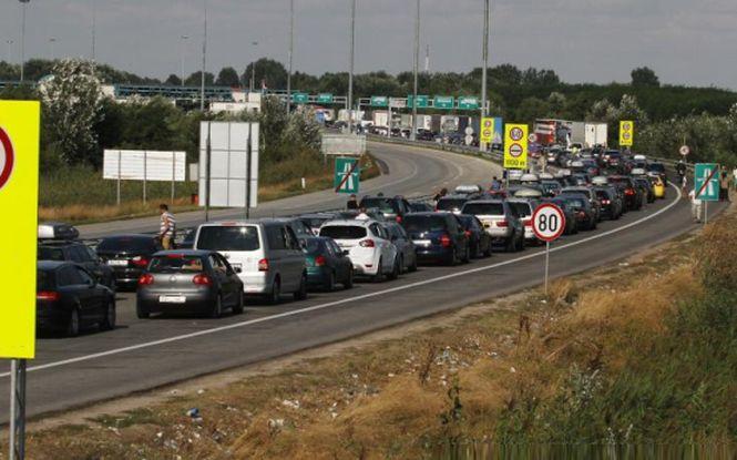 Coloane de maşini pe Autostrada Soarelui şi pe drumul spre munte. Iată rutele ocolitoare