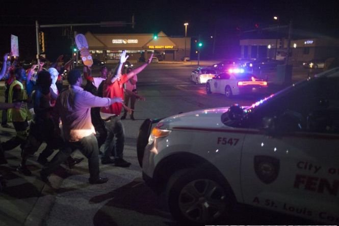 Proteste extrem de violente au loc într-un oraş din SUA