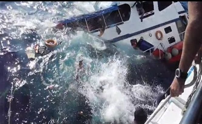 Indonezia. 13 turişti au fost salvaţi din apă, la două zile după naufragiu
