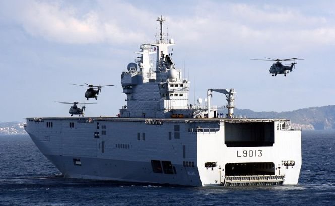 Hollande: În ciuda sancţiunilor actuale, Franţa va furniza Rusiei navele Mistral 