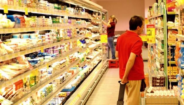 Ruşii renunţă la o parte dintre interdicţiile impuse importurilor de produse alimentare din UE