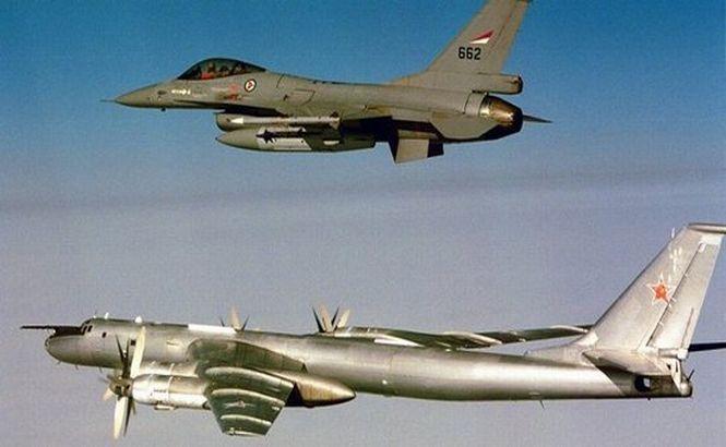 Bombardierele ruseşti dau târcoale Olandei şi Japoniei. Ambele ţări au ridicat de la sol avioanele de vânătoare