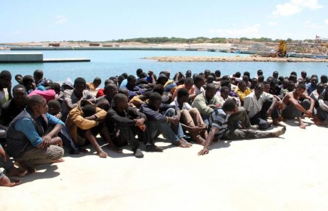 Italia se confruntă cu un val de imigranţi clandestini. Sute de persoane au fost salvate 