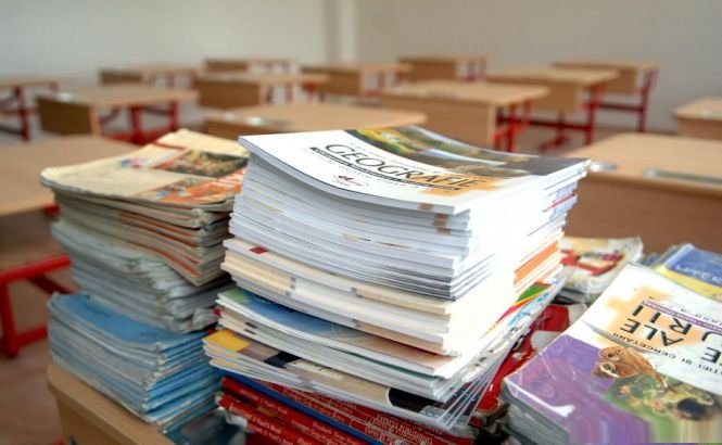Schimbare în Educaţie: Toate manualele şcolare vor fi înlocuite în următorii patru ani