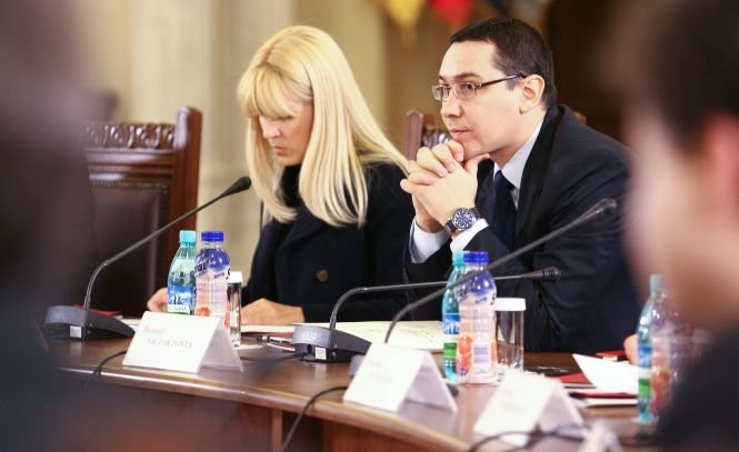 Udrea: Lupta pentru Cotroceni se dă între &quot;moştenitoarea lui Băsescu&quot; şi &quot;moştenitorul lui Năstase&quot;