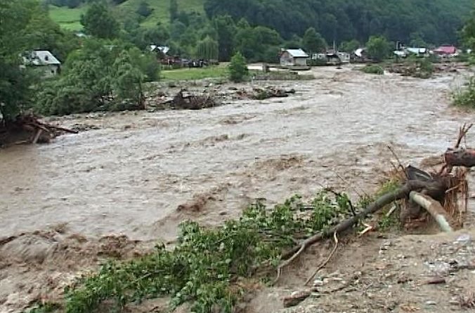 COD GALBEN de inundaţii pe râuri din 16 judeţe
