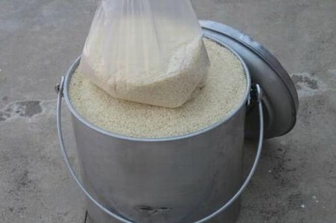 &quot;Salvăm apa şi îi hrănim pe cei flămânzi&quot;. După &quot;Ice Bucket Challenge&quot;, urmează &quot;provocarea găleţii cu orez&quot; 