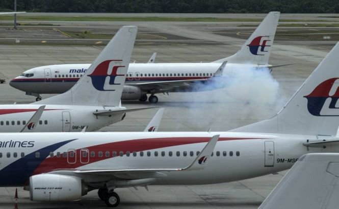 Un avion Malaysia Airlines a revenit pe pista aeroportului, la 50 de minute după decolare