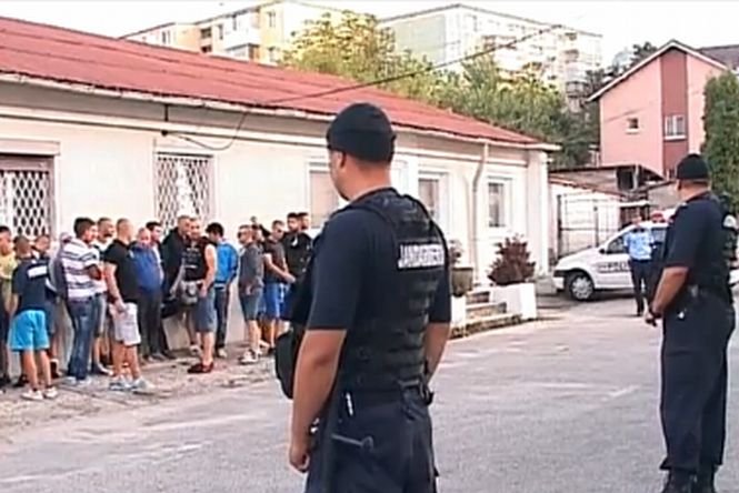 Un hipermarket din Piteşti a fost devastat de suporterii echipei Petrolul Ploieşti