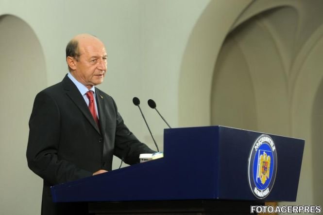 Băsescu: Prezenţa premierului la învestire înseamnă că îşi asumă propunerea pe care a făcut-o. Nu am fost dispus să renunţ la această simbolistică 