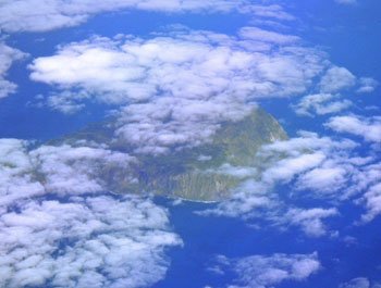 Vezi aici cum arată cea mai izolată insulă din lume