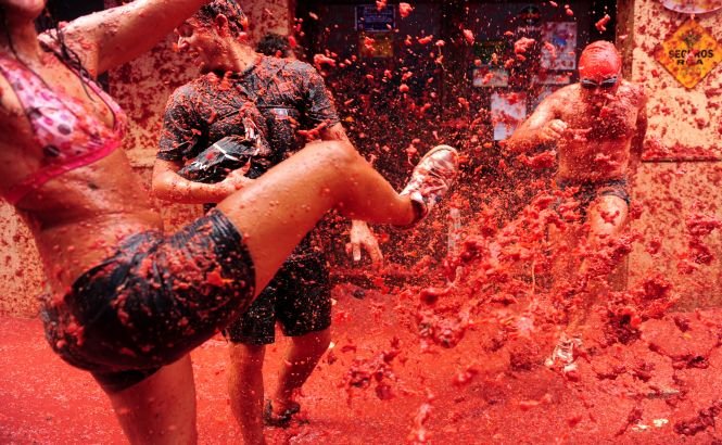 La Tomatina, cea mai mare bătaie cu roşii din lume, a strâns anul acesta peste 22.000 de paricipanţi