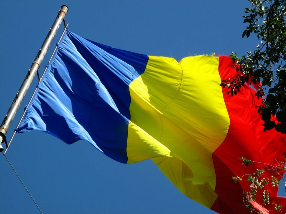 The  Harghita prefect : UDMR is not a  political party, it is an NGO. They do not  need to fly the flag of Romania