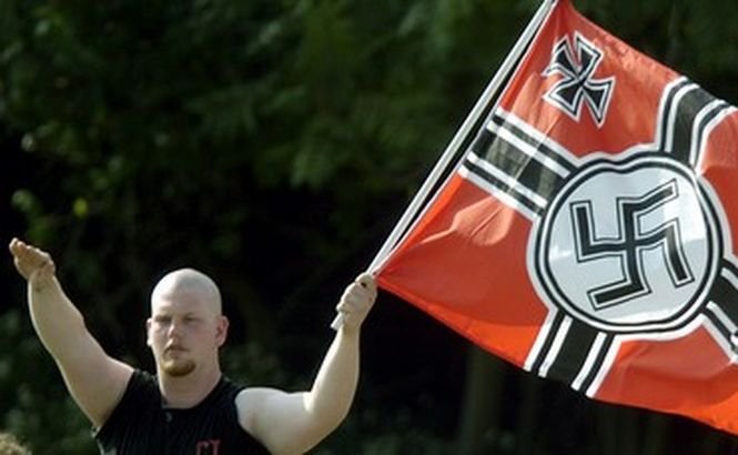 Un suporter german a sfidat pe toată lumea şi a făcut salutul nazist într-un fost lagăr de concentrare