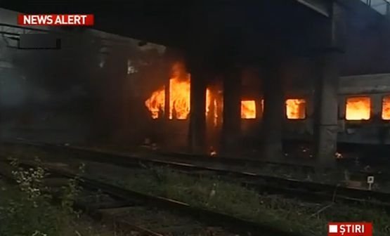 Tren de călători în flăcări, pe ruta Dorohoi-Iaşi. Pompierii au intervenit cu două autospeciale