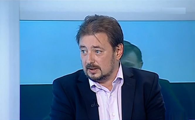 Cristian Pârvulescu: Ordonanţa &quot;migraţiei primarilor&quot; îi întăreşte şansele lui Ponta în turul 2