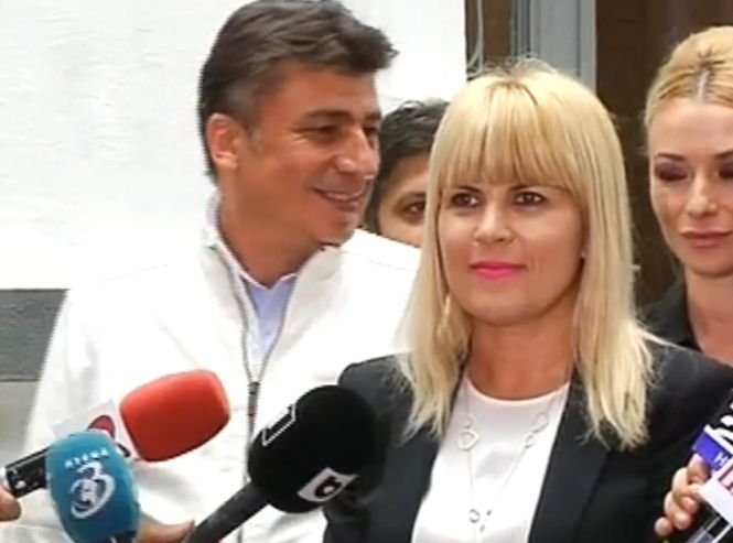 Elena Udrea, convinsă că va câştiga alegerile. Candidata PMP îi invită pe ceilalţi candidaţi să-i cedeze locul