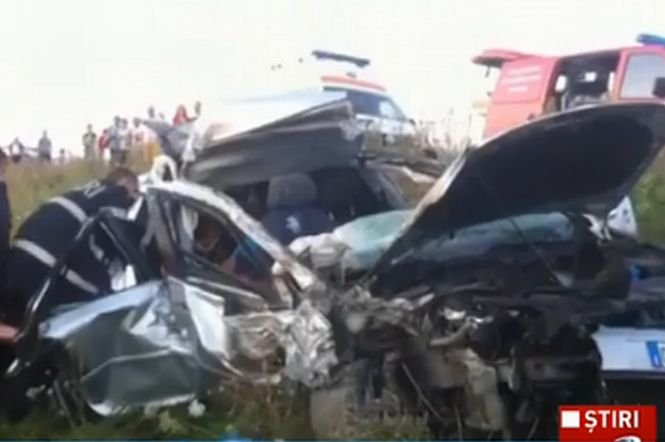 Grav accident rutier la ieşirea din Slatina Timiş. Un copil de un an şi jumătate a murit