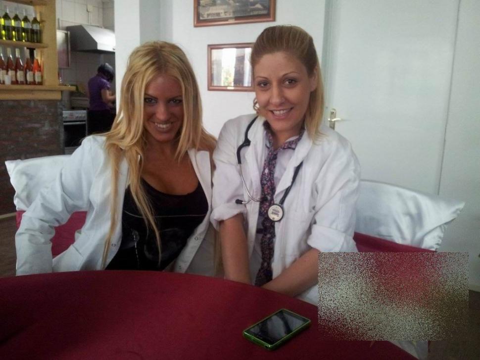 Când au fost întrebaţi ce profesie are această blondă niciun bărbat n-a ghicit. "Nu m-aş fi gândit la asta nici într-o mie de ani" 274006