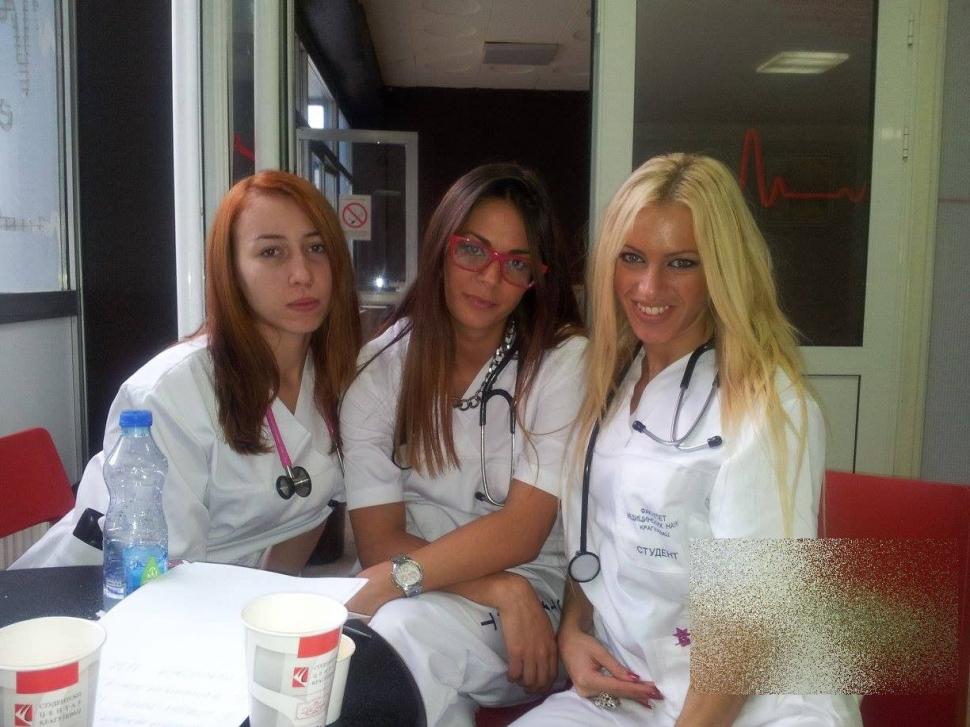 Când au fost întrebaţi ce profesie are această blondă niciun bărbat n-a ghicit. "Nu m-aş fi gândit la asta nici într-o mie de ani" 274011