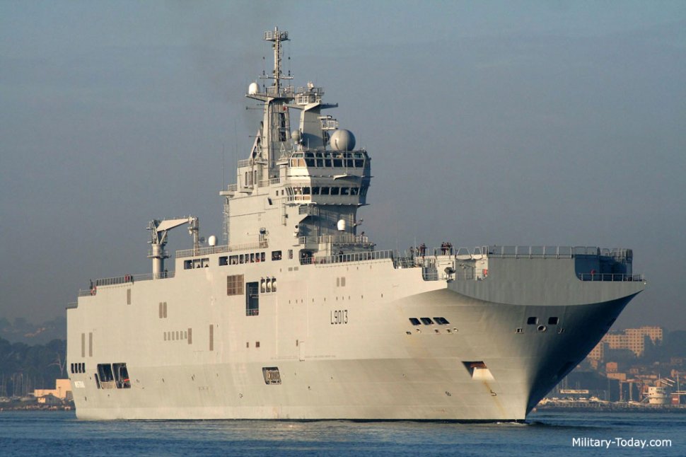 Franţa suspendă livrarea primei nave de război Mistral către Rusia