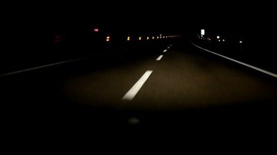 Autostrada Bucureşti-Piteşti, un pericol pentru şoferi pe timpul nopţii. Dana Grecu a filmat cum se circulă pe una dintre cele mai importante artere din România