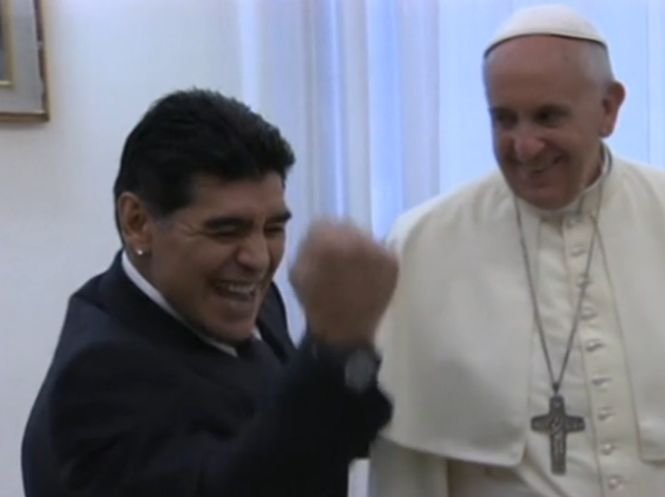 Maradona a sărbătorit întâlnirea cu Papa Francisc la fel ca pe terenul de fotbal