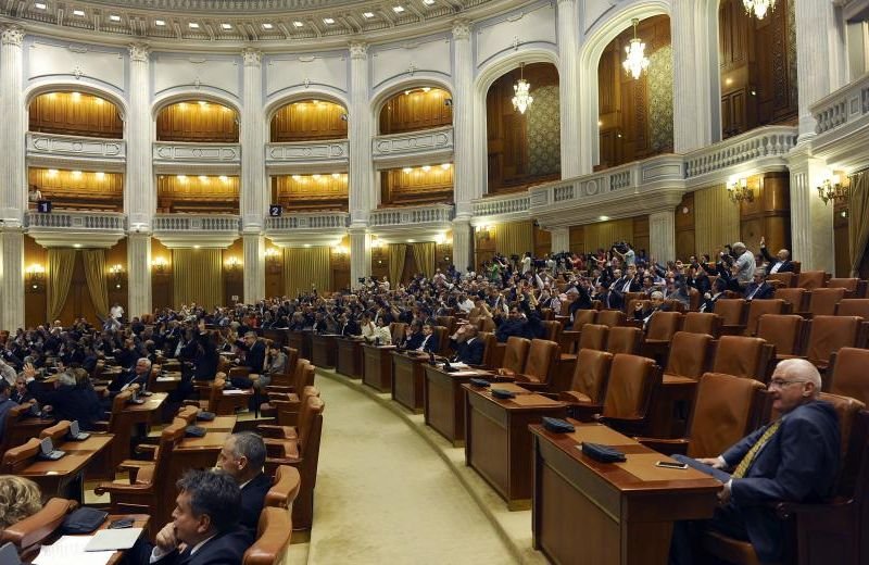 Cererea de suspendare a preşedintelui Traian Băsescu a fost terminată. Urmează semnăturile