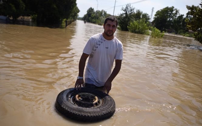 Inundaţii în Bulgaria. Trei morţi, zeci de sinistraţi, trafic perturbat